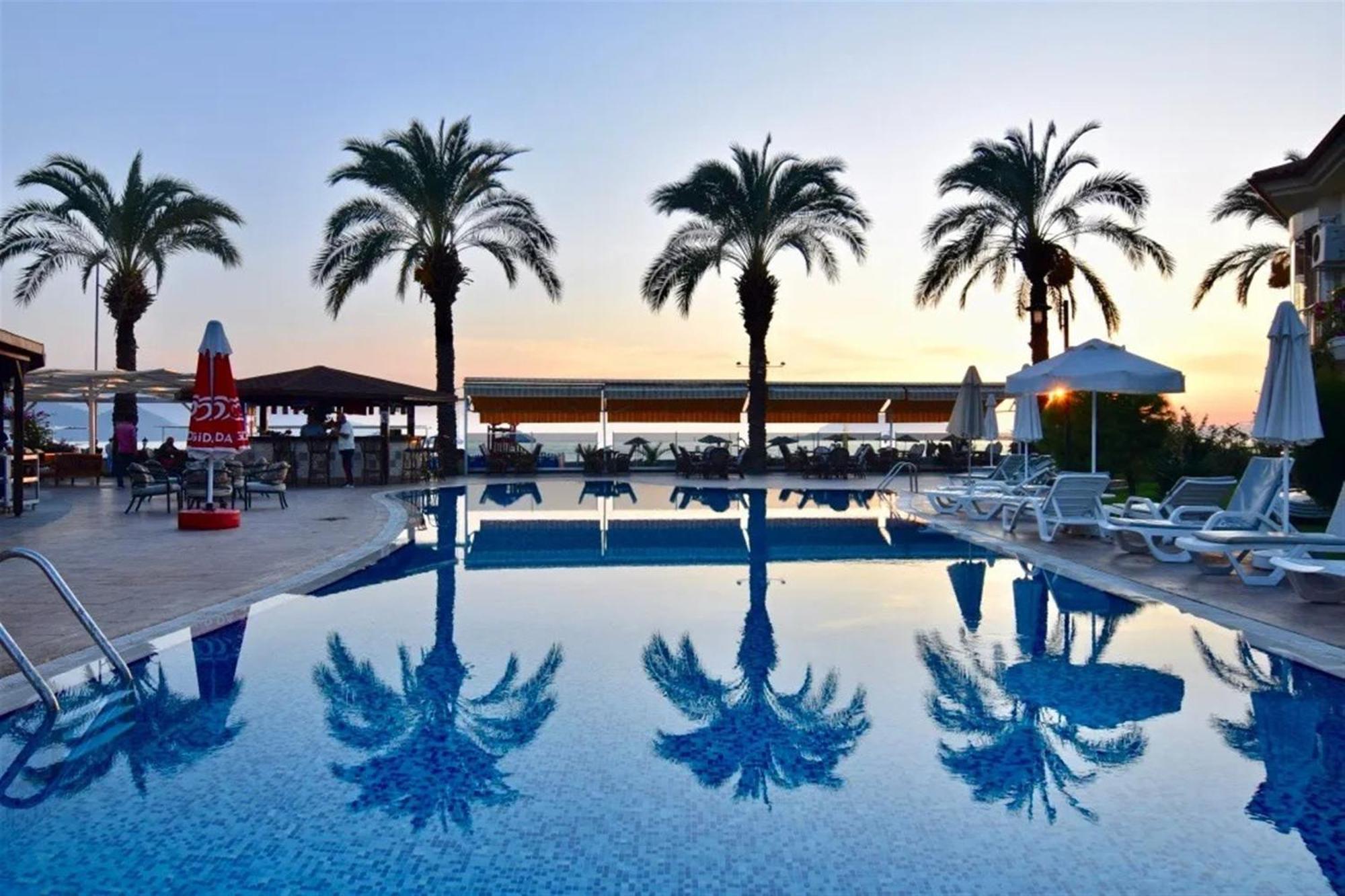Sunset Beach Club Lebrentals 페티예 외부 사진